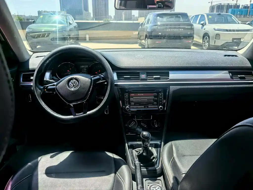 Bora 1.6 L Manual Comfort