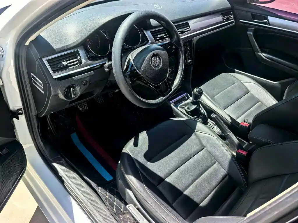 Bora 1.6 L Manual Comfort