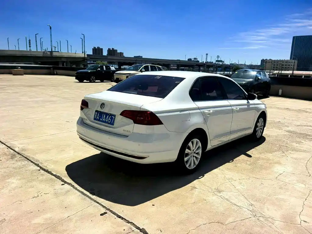 Bora 1.6 L Manual Comfort