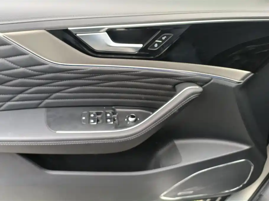 Hongqi HS5 Facelift 2.0 T Connected Flagship Enjoyment