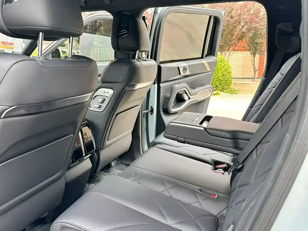 Leopard 8 Brave Flagship 7-seat