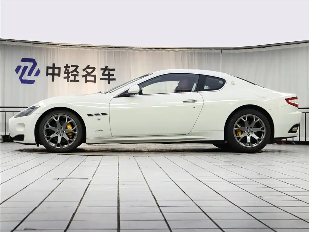 GranTurismo 4.2 L Auto