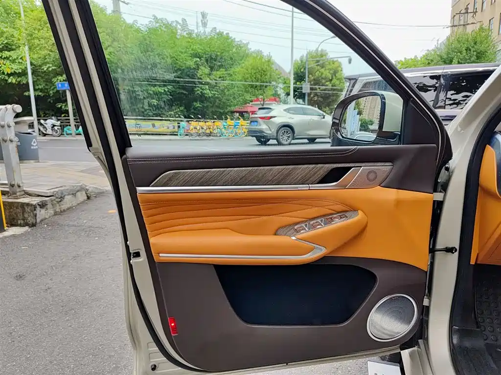 Tank 500 3.0 T Sport Realm 5-seat
