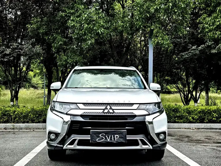 Mitsubishi Outlander 2.4 L 4 WD Enjoyment 5-seat
