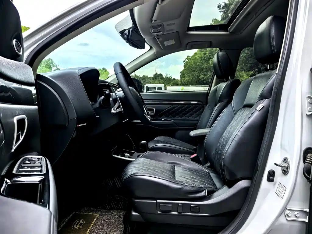 Outlander 2.4 L 4 WD Enjoyment 5-seat