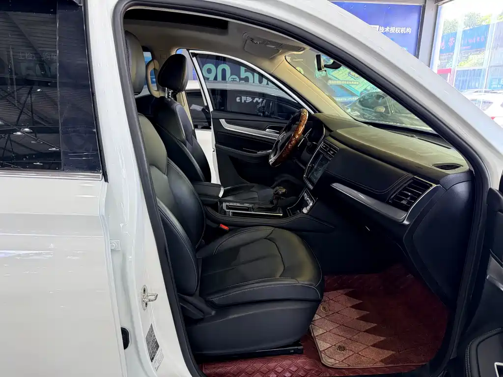 Roewe RX8 30 T 2 WD Outstanding Flagship