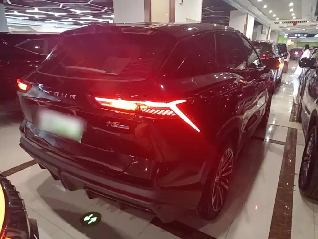 Jetour Dasheng i-DM 1.5 T DHT Lightning 01