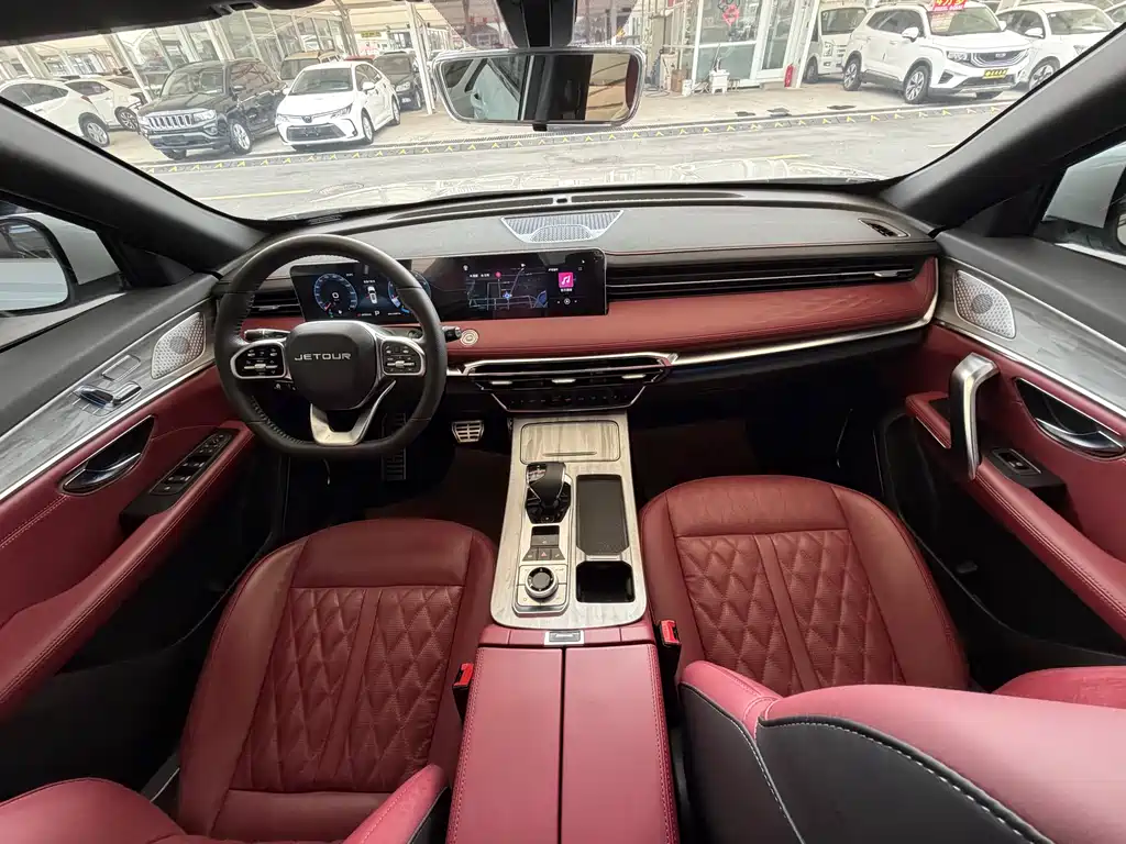 Jetour X70 PLUS 1.6 T DCT Strong 7-seat