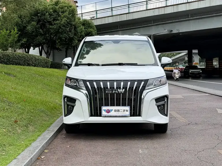 BAW Ruisheng Ace M7 锐胜王牌M7 2026款 2.0 L 自动长轴豪华型 7座