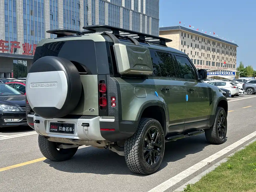 Land Rover Defender 110 P400 Dark Special Edition