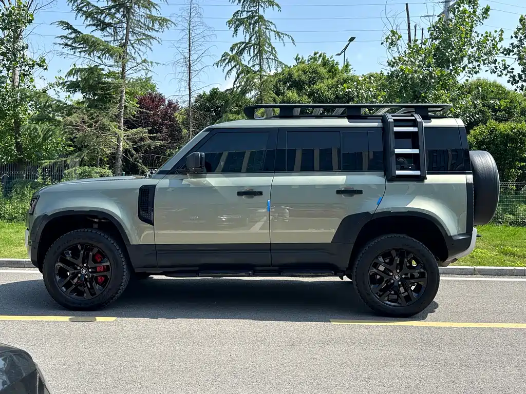 Land Rover Defender 110 P400 Dark Special Edition