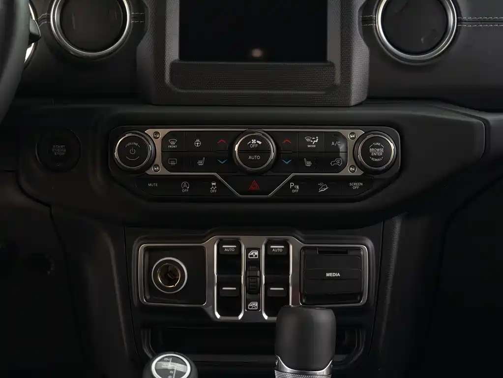 Wrangler 2.0 T Sahara 4-door