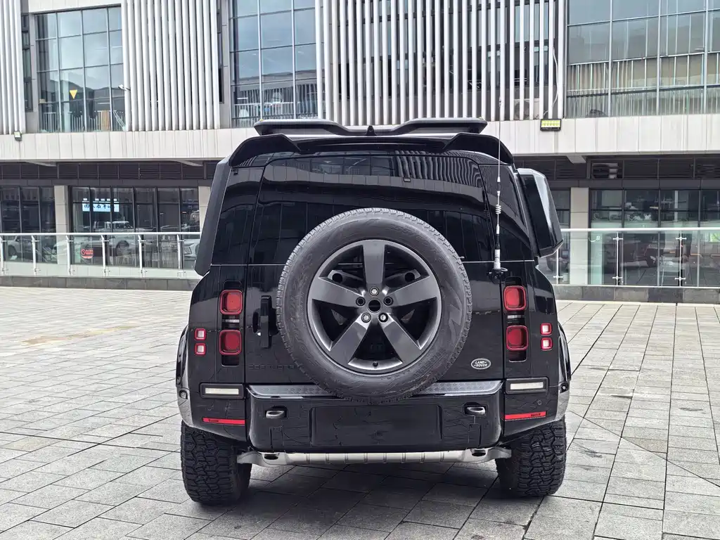Land Rover Defender 110 3.0 T P400 X-DYNAMIC HSE