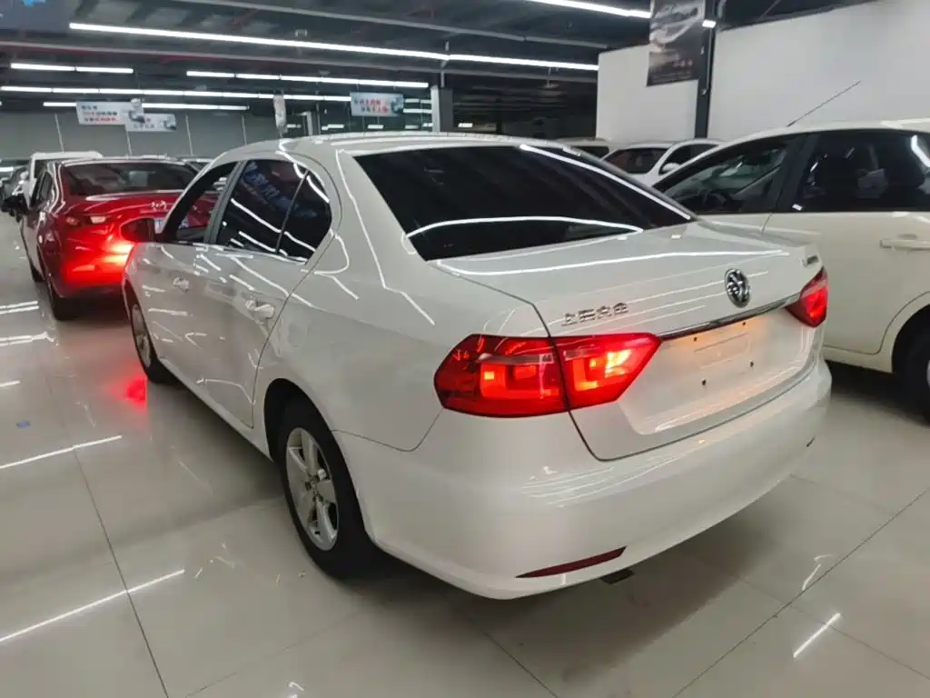 Lavida Facelift Classic 1.6 L Manual Style