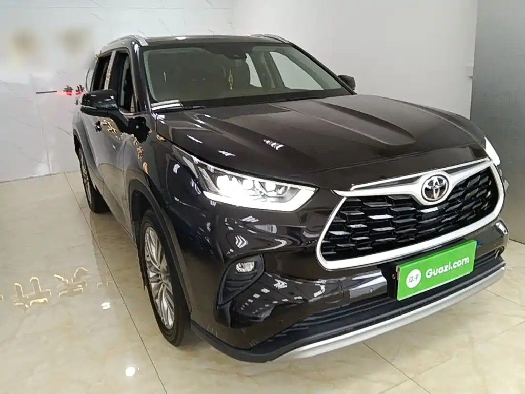 Highlander 2.5 L Smart e-Hybrid Dual Engine 4 WD Distinguished 7-seat