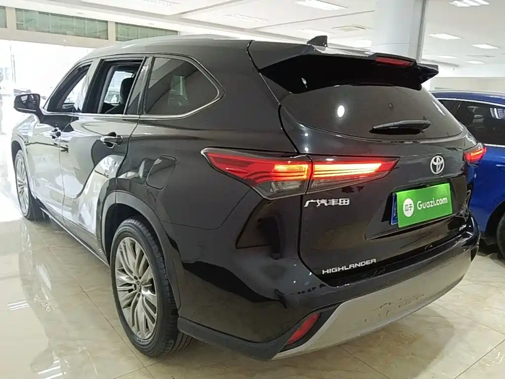 Highlander 2.5 L Smart e-Hybrid Dual Engine 4 WD Distinguished 7-seat