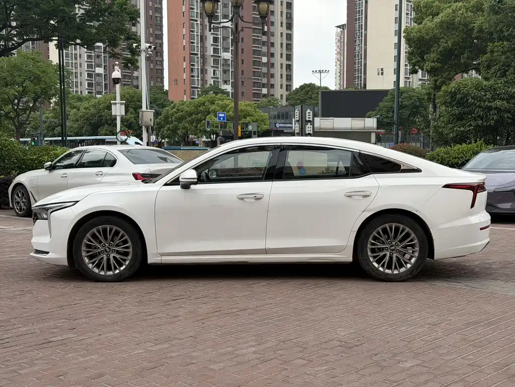Besturn B70 3 rd Gen 1.5 T Auto Pleasure