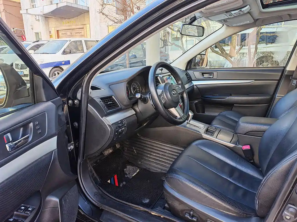 Legacy 2.0 i Luxury