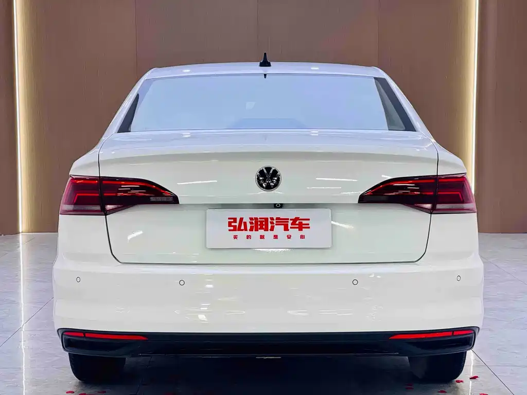 Bora 1.5 L Auto Fashion Connected