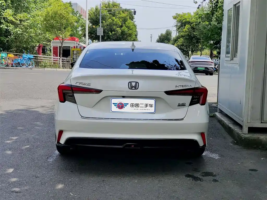 Integra 240 TURBO CVT Tech