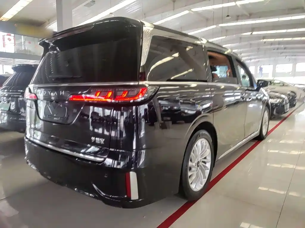 Voyah Dreamer PHEV Ultra Long Range Distinguished