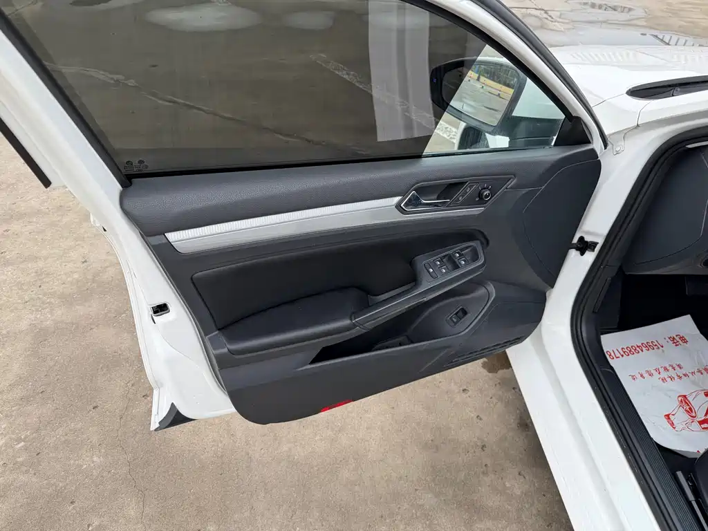 Lamando 230 TSI DSG Style CN-VI