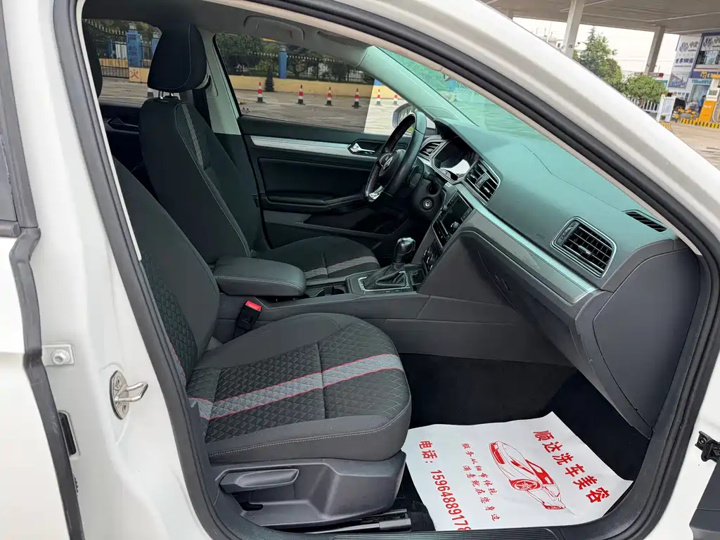 Lamando 230 TSI DSG Style CN-VI