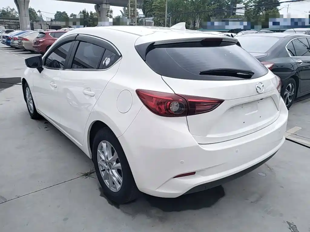 Mazda 3 Axela Cloud Control Hatchback 1.5 L Auto Comfort CN-V
