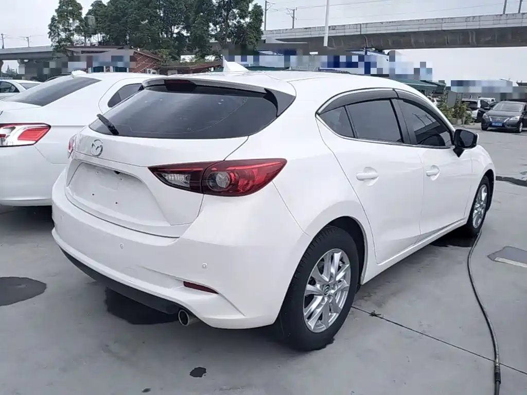 Mazda 3 Axela Cloud Control Hatchback 1.5 L Auto Comfort CN-V