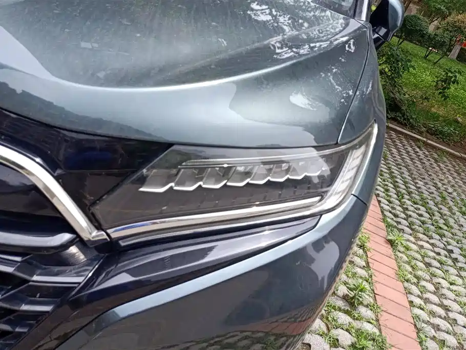 Honda UR-V 370 TURBO 4 WD Honor Shine