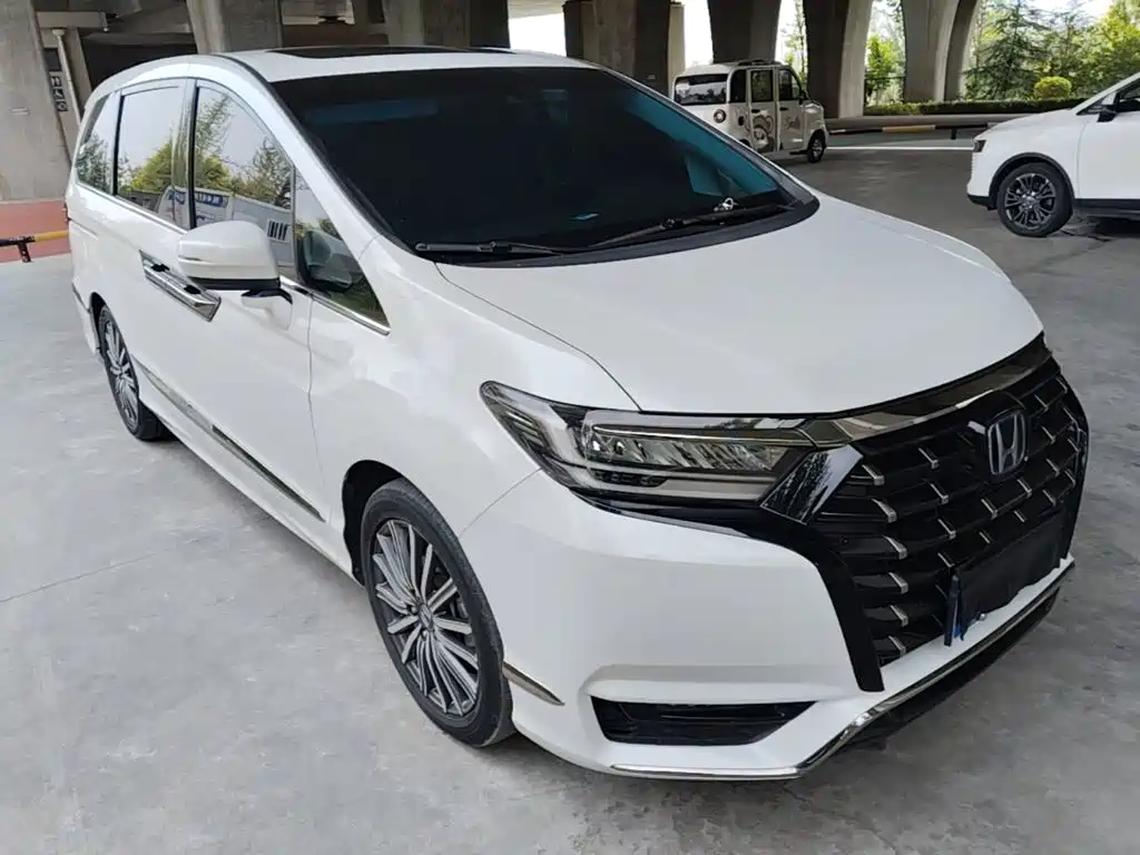 Elysion 2.0 L e:HEV Luxury Early Enjoyment
