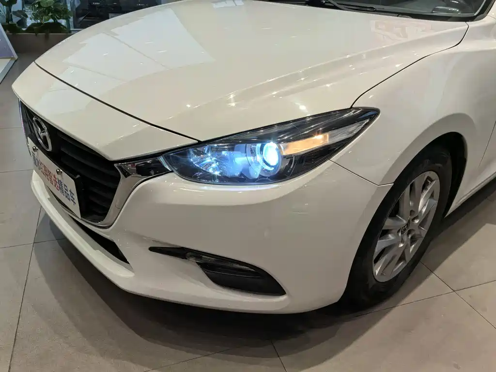 Mazda 3 Axela Sedan 1.5 L Auto Comfort CN-V