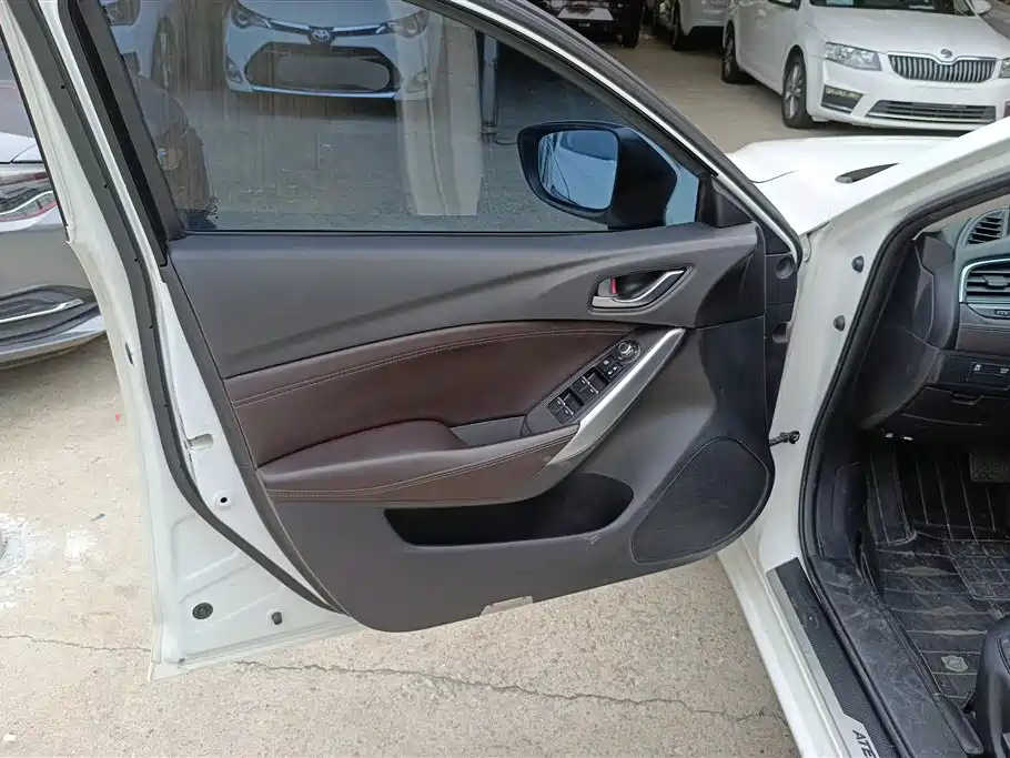 Atenza 2.0 L Blue Sky Luxury