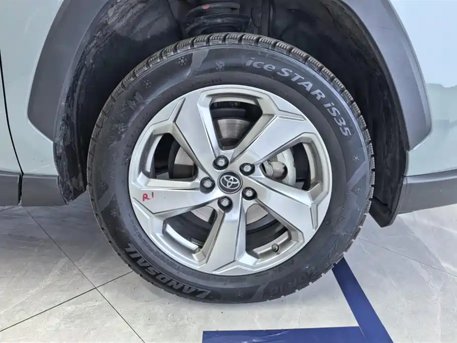 RAV4 2.0 L CVT 2 WD Style PLUS
