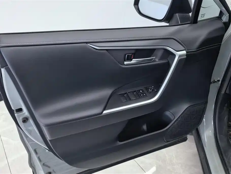 RAV4 2.0 L CVT 2 WD Style PLUS