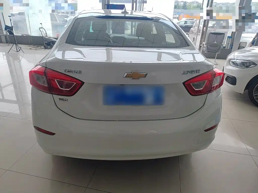 Cruze 320 Auto Pioneer Sunroof