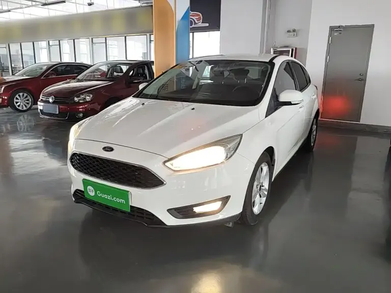 Ford Focus Hatchback 1.6 L Auto Comfort Smart Travel