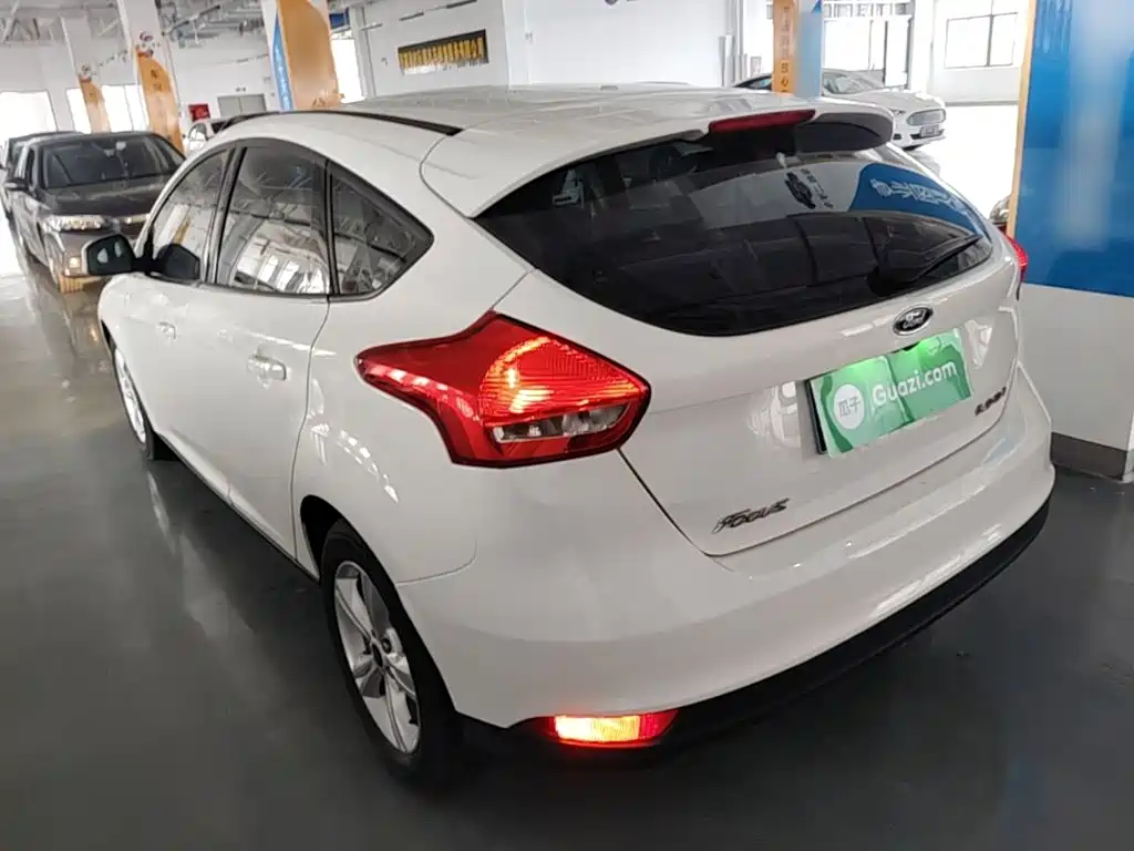 Focus Hatchback 1.6 L Auto Comfort Smart Travel