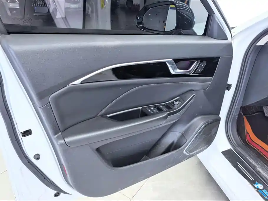 Besturn B70 3 rd Gen 1.5 T Auto Joy