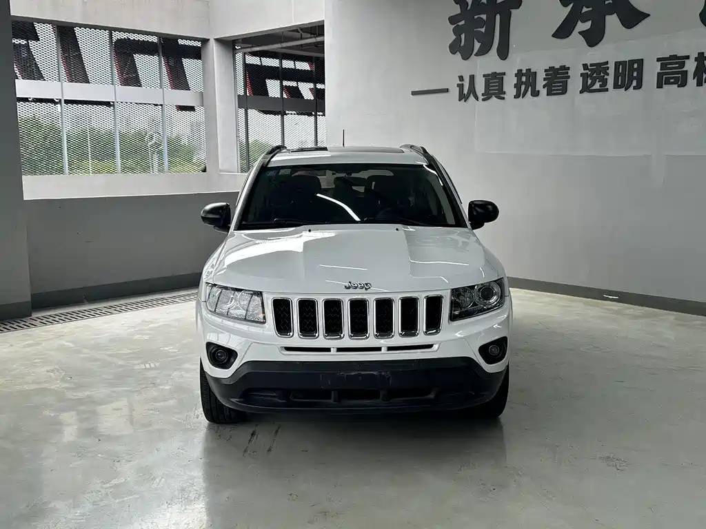Compass (Import) 指南者进口 2014款 改款 2.0 L 两驱进取版