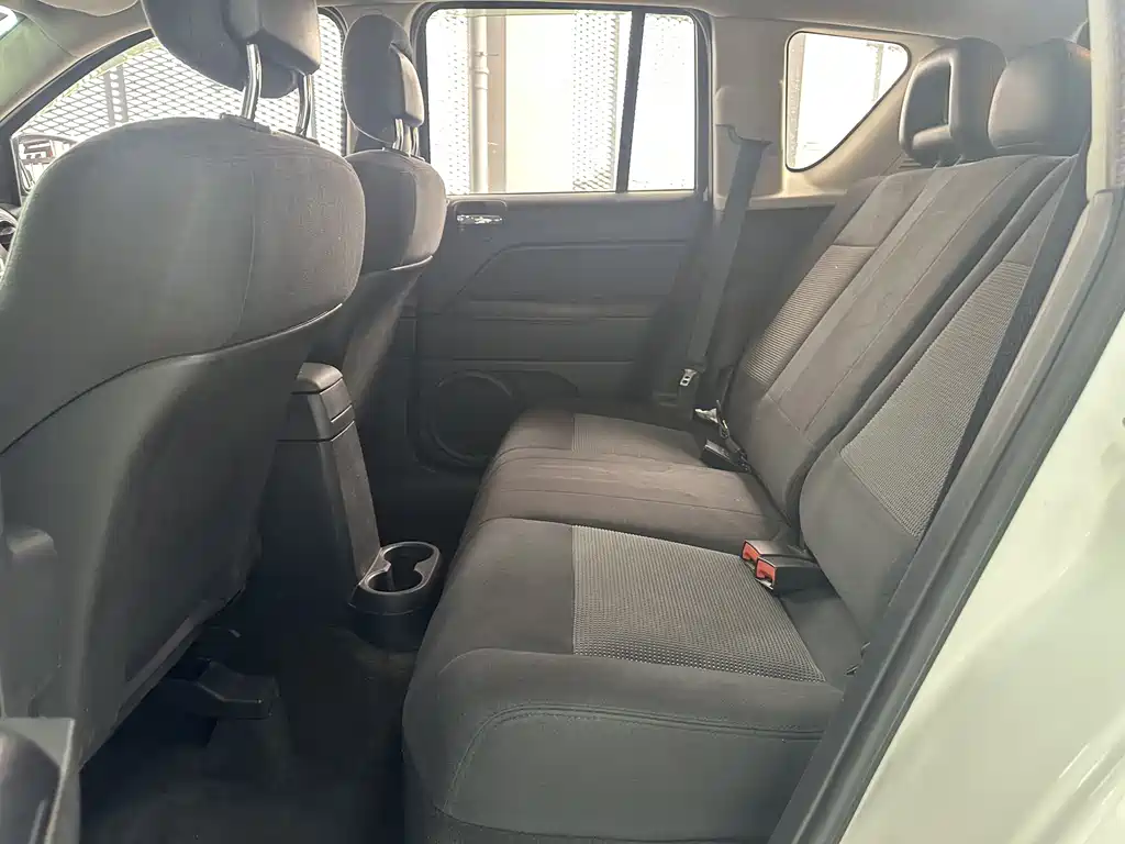 Compass (Import) 指南者进口 2014款 改款 2.0 L 两驱进取版
