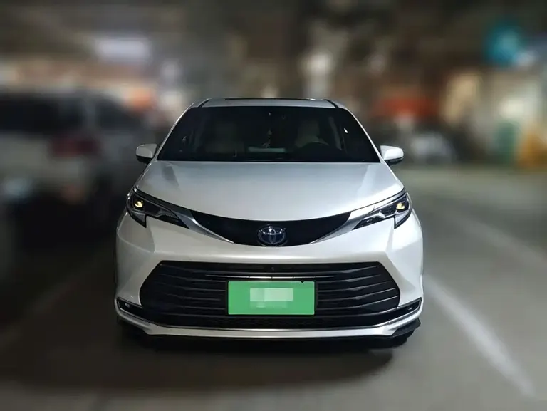 Toyota Sienna 2.5 L Hybrid Supreme