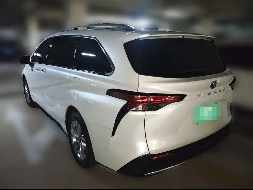 Sienna 2.5 L Hybrid Supreme