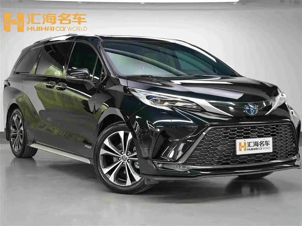 Granvia 2.5 L Hybrid Distinguished PLUS