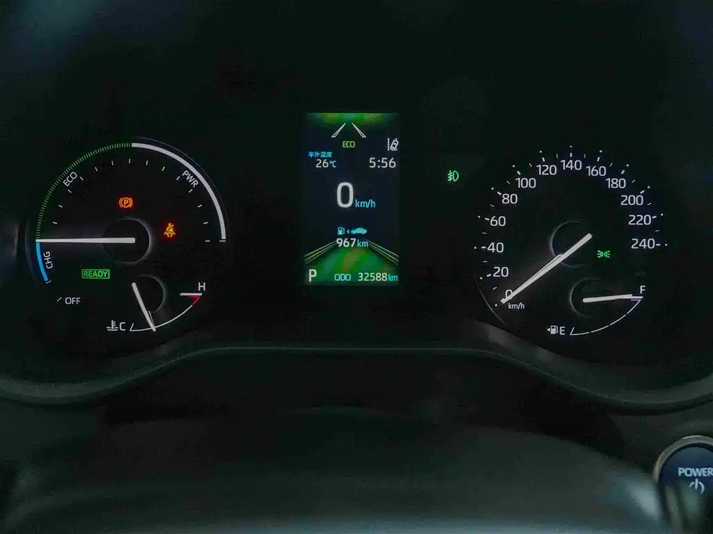 Granvia 2.5 L Hybrid Distinguished PLUS