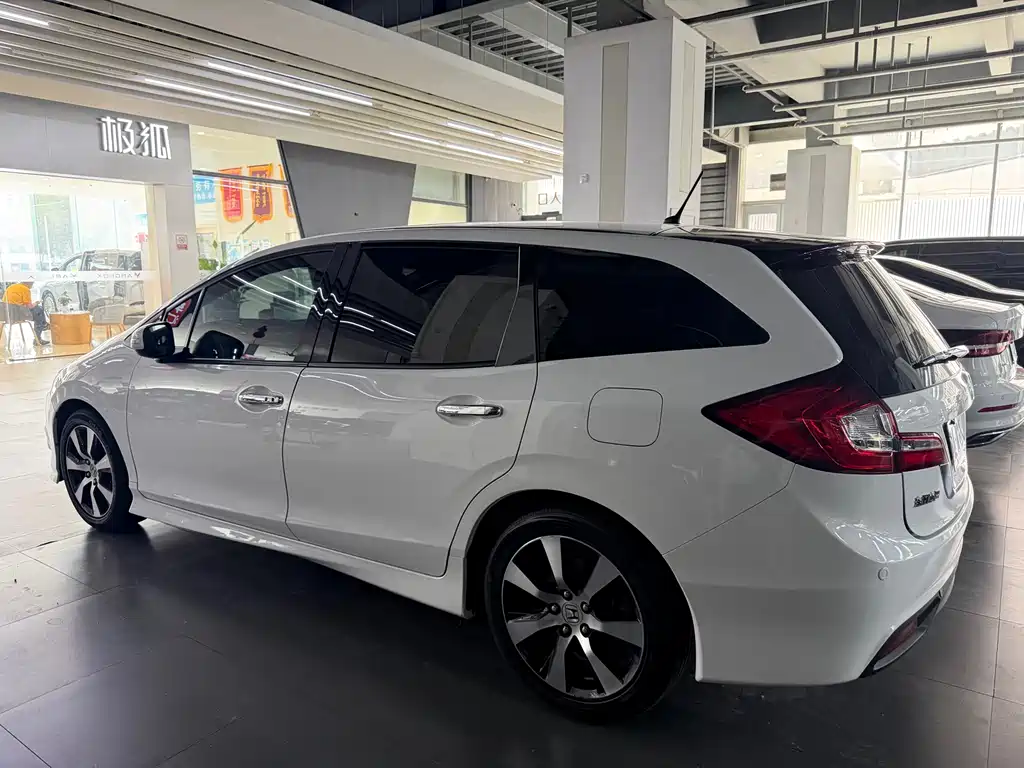 Jade 1.8 L CVT Luxury Premium 5-seat