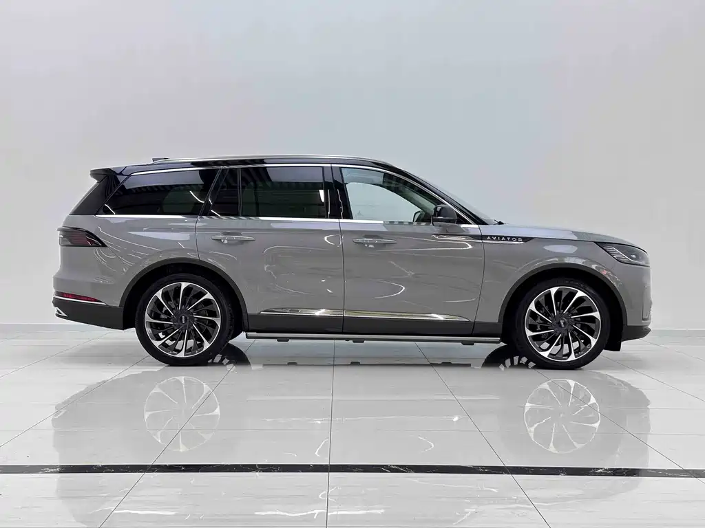 Aviator 3.0 T V6 4 WD Luxury Elegant 6-seat