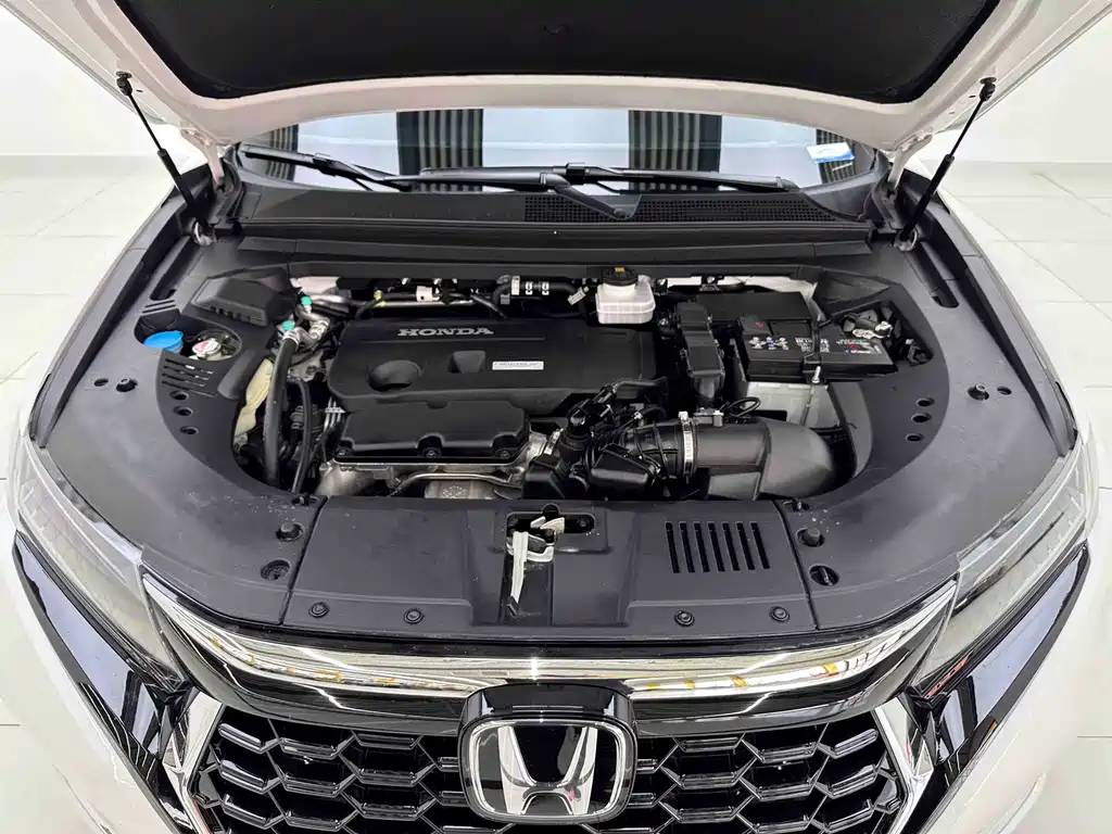 Honda UR-V 370 TURBO 2 WD Graceful