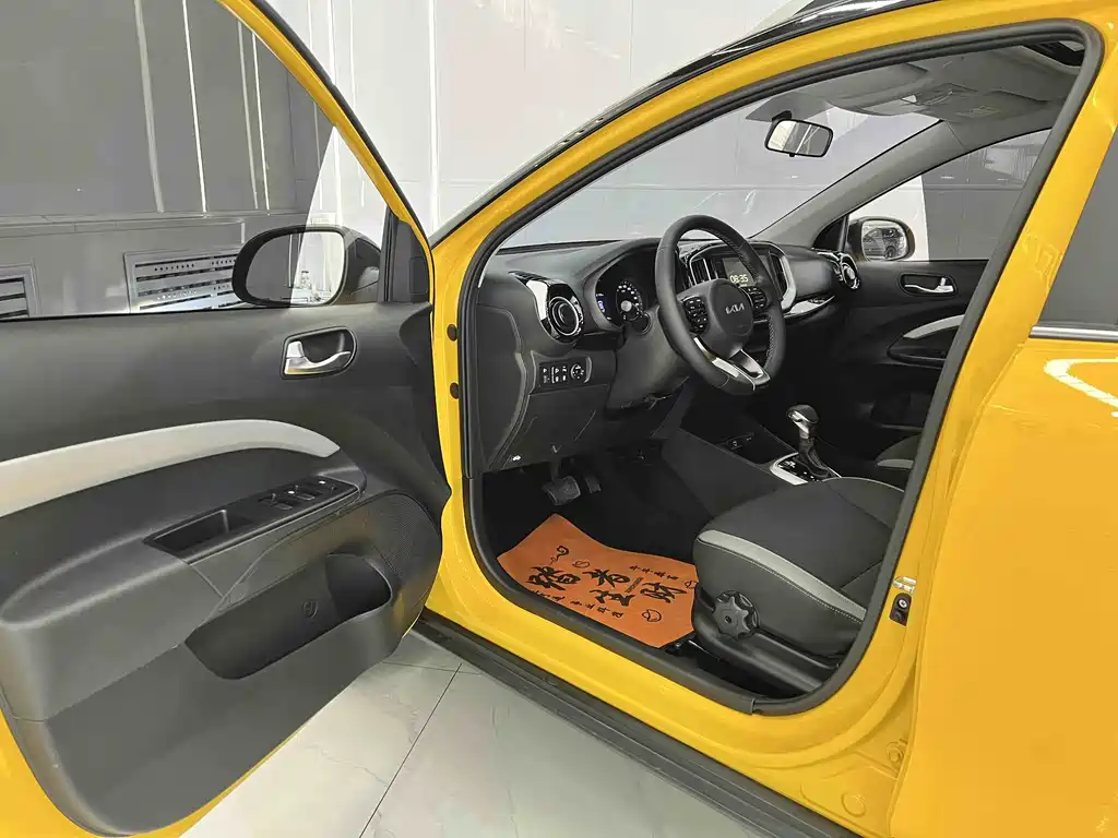 Stonic 1.4 L CVT Fun Enjoyment Sunroof