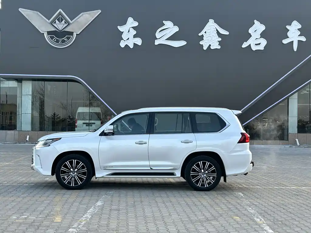 Lexus LX 雷克萨斯LX 2019款 570 铂金中东版